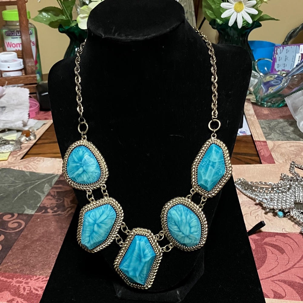 Elegant Blue Statement Necklace